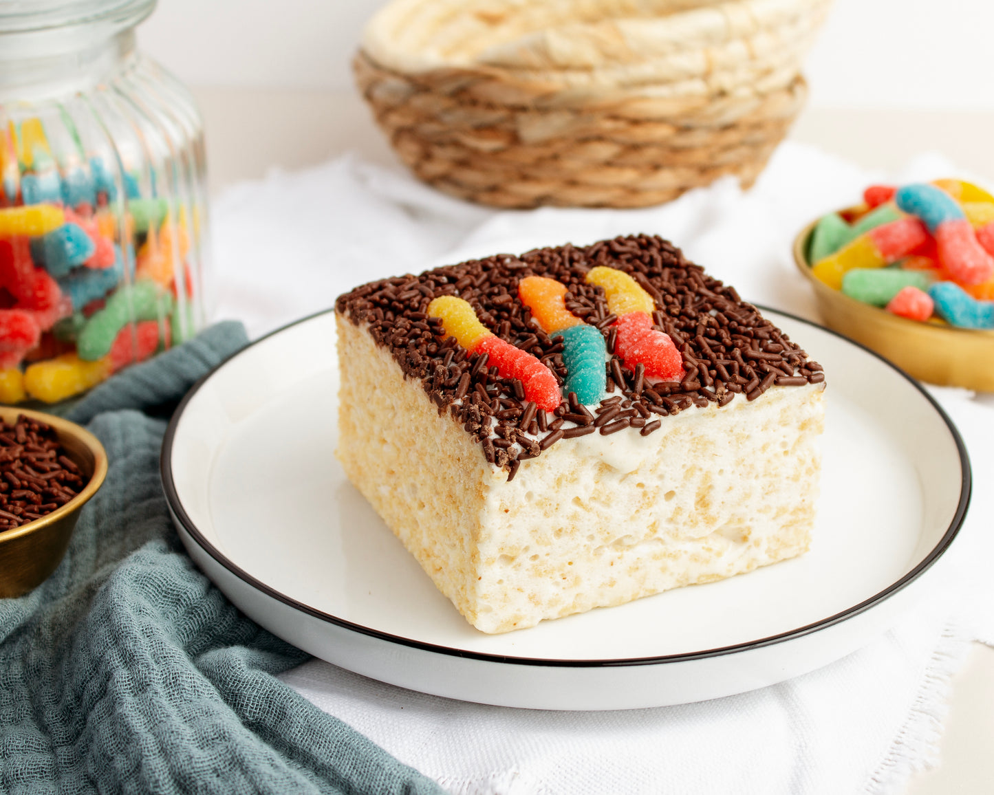Worms in Dirt Crispycake – Chocolate Gummy Worm Treat | The Crispery